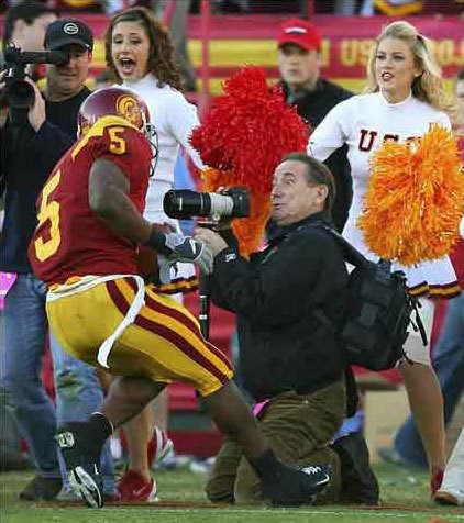 File:Dwaynejarrettcameraman.jpg