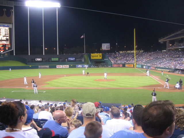 File:Kauffman Stadium-1195669748-603.jpg