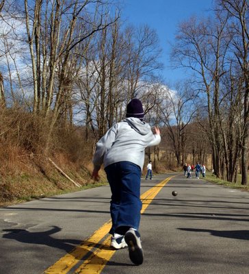 File:IrishRoadBowling2.jpg