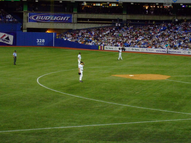 File:Rogers Centre-1195683668-392.jpg