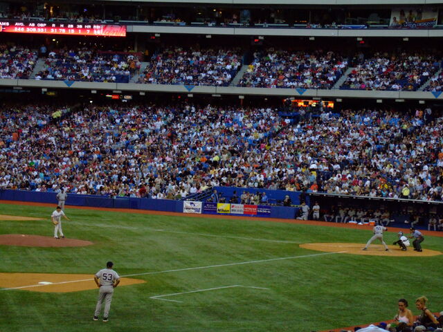 File:Rogers Centre-1195683725-724.jpg