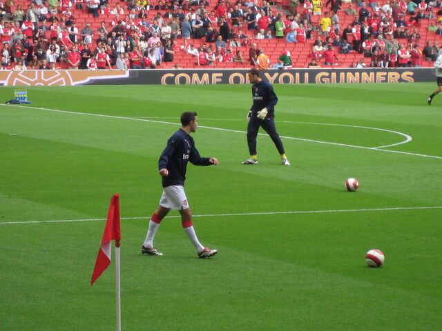 File:Robin van Persie-1213606875-658.jpg