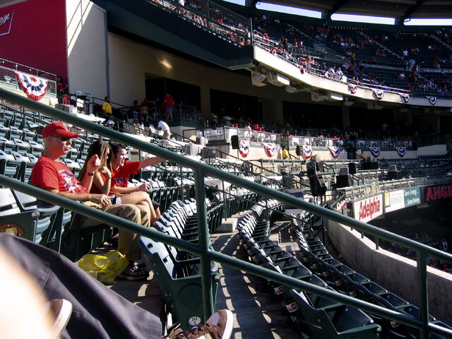 File:Angel Stadium-1195658126-320.jpg