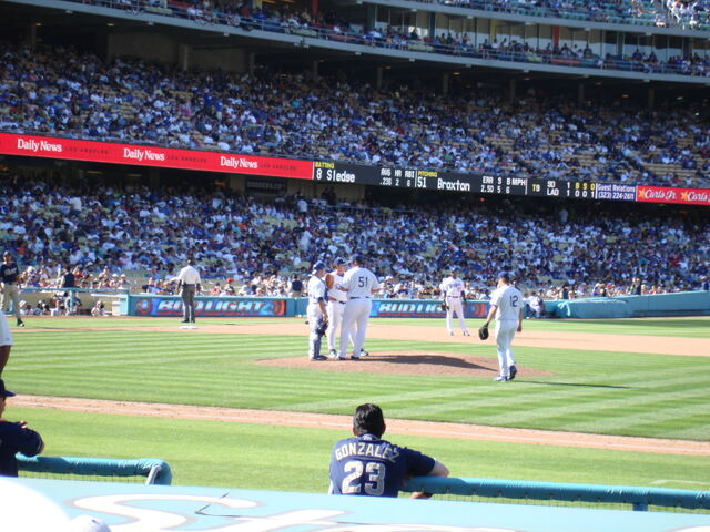 File:Dodger Stadium-1195663710-558.jpg