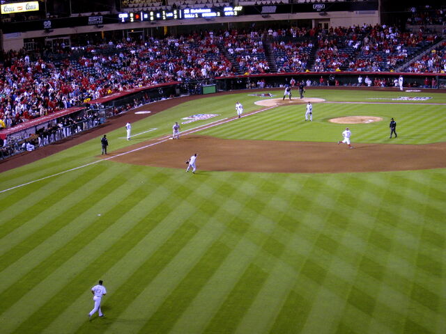File:Angel Stadium-1195658118-536.jpg