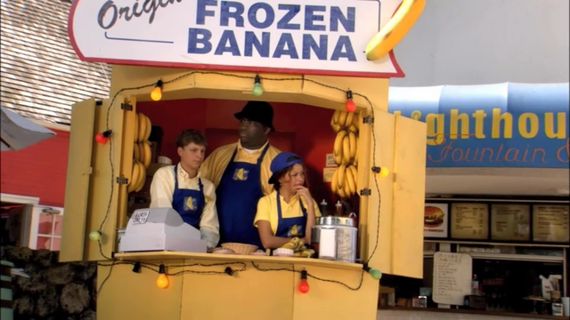 File:1x02 Top Banana (34).png