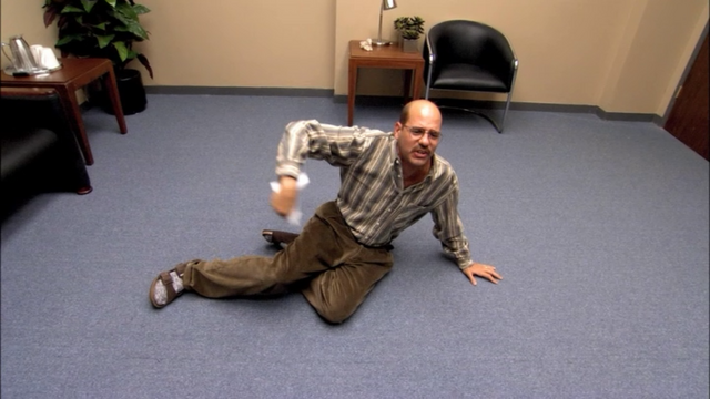 File:1x02 Top Banana (23).png
