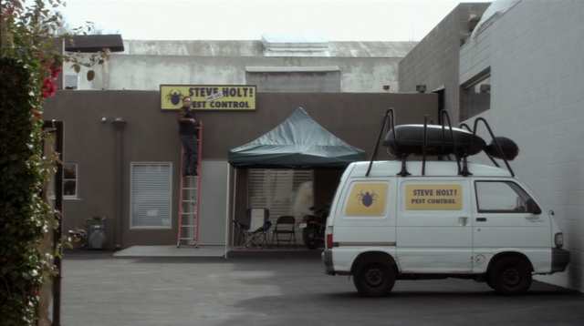 File:4x07 Colony Collapse (126).png