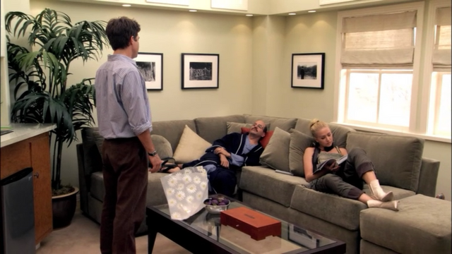 File:1x02 Top Banana (06).png