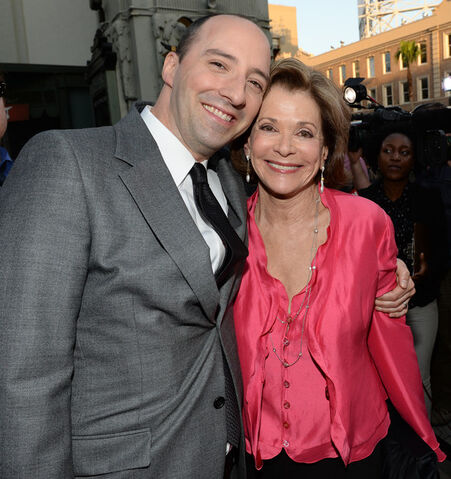 File:2013 Netflix S4 Premiere - Tony and Jessica 03.jpg