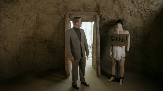 File:4x07 Colony Collapse (081).png