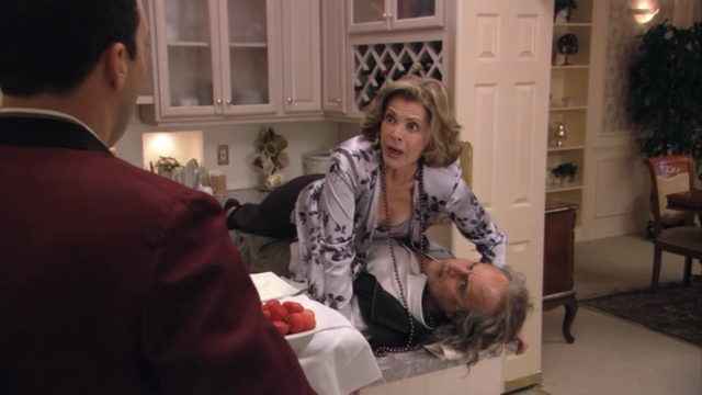 File:2x03 Lucille (3).png