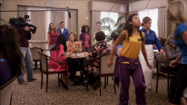 File:4x10 Queen B. (47).png