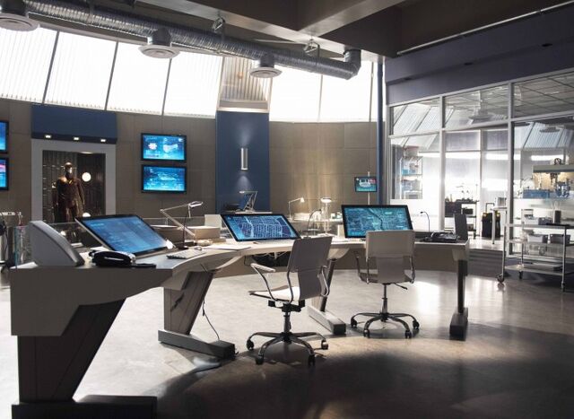 Файл:S.T.A.R.Labs interior 1.jpg
