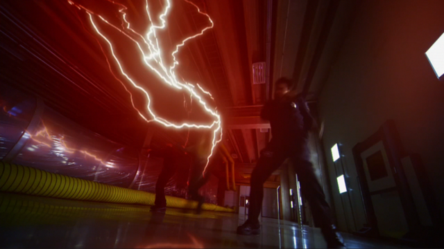 File:The Reverse-Flash killing two guards.png
