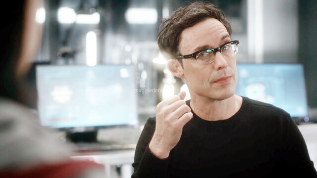 Файл:Harrison-Wells-in-Flash-Back-eobard-thawne-dr-harrison-wells-39878322.jpg