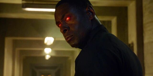 Archivo:Supergirl-Hank-Henshaw-Glowing-Eyes.jpg