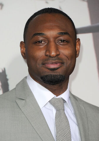 Bestand:Adrian Holmes.jpg