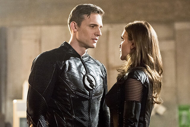 Файл:Hunter Zolomon Earth 2 Teddy Sears and Black Siren Katie Cassidy.jpg