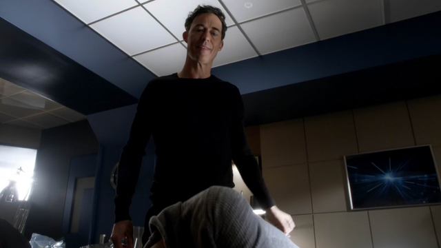 File:Eobard figures that Barry has time traveled.png