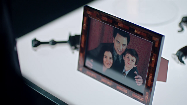 File:Merlyn family portrait.png