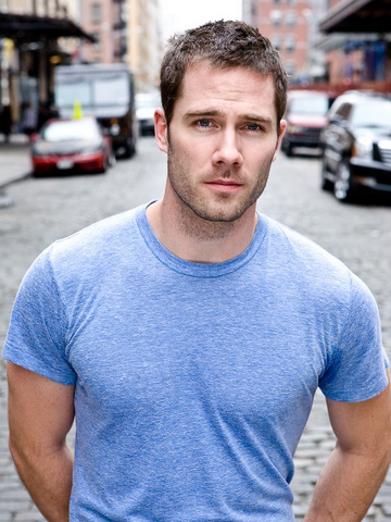 File:Luke Macfarlane.png
