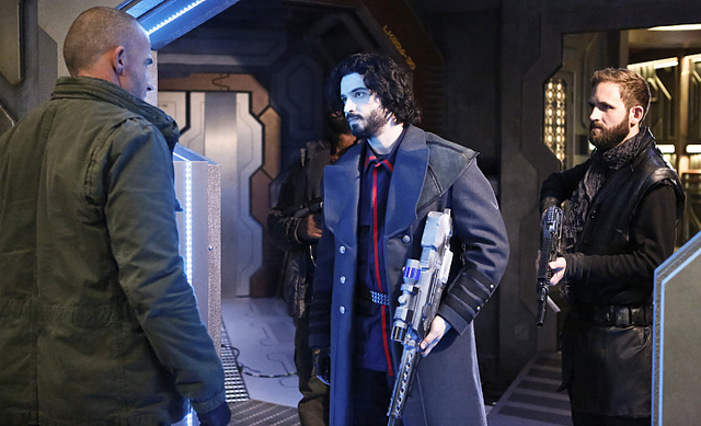 File:Lieutenant Drake in Marooned.png