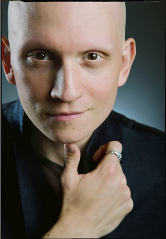 File:Anthony Carrigan.png
