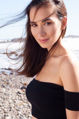 Bestand:Celina Jade.jpg