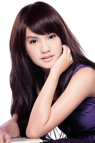 File:936full-rainie-yang.jpg