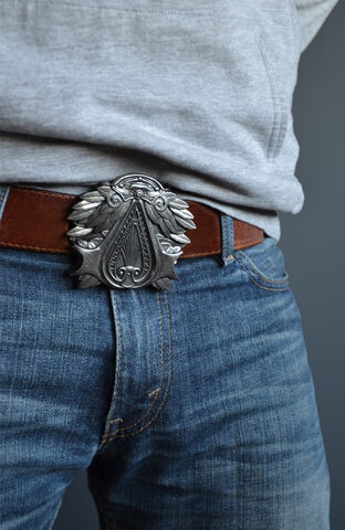 File:Assassins-Creed-belt-buckle-1 76152 zoom.jpg