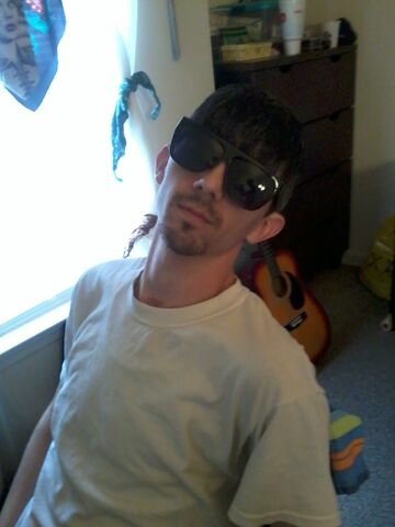 File:Glasses.jpg