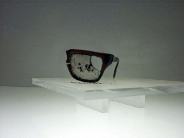File:ACBAllendeGlasses.jpg