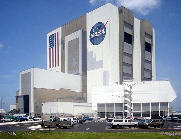 Plik:Vehicle-Assembly-Building-July-6-2005.jpg