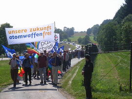 Unsere Zukunft Atomwaffenfrei - Demo Büchel 2008-2.jpg