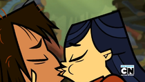 Noah emma kiss.png