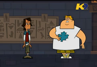 TDWT Noah Owen nella piramide.png