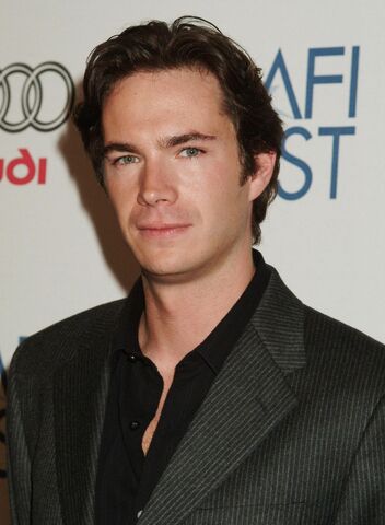 Archivo:James DArcy.jpg