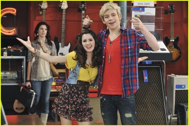 Archivo:Austin-Ally.jpg