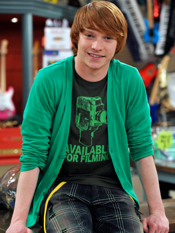 Image Dez.png Austin & Ally Wiki FANDOM powered by Wikia