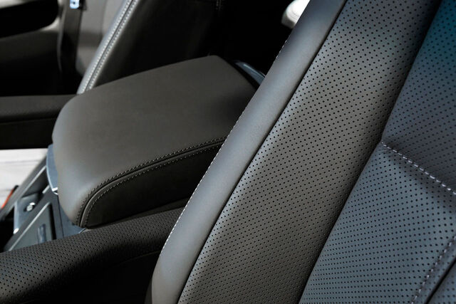 File:18-2010-range-rover-press.jpg