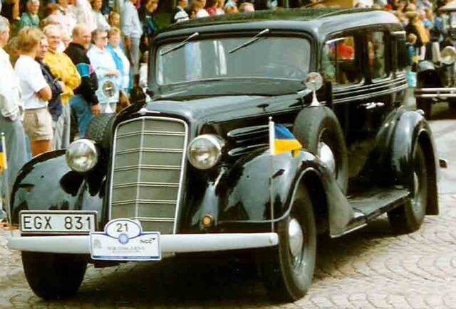 File:Oldsmobile 1934.jpg