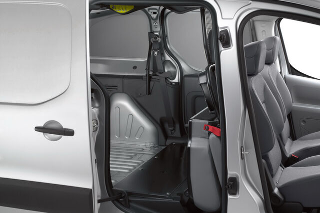 File:Peugeot-Partner-Crew-Van-0016.jpg