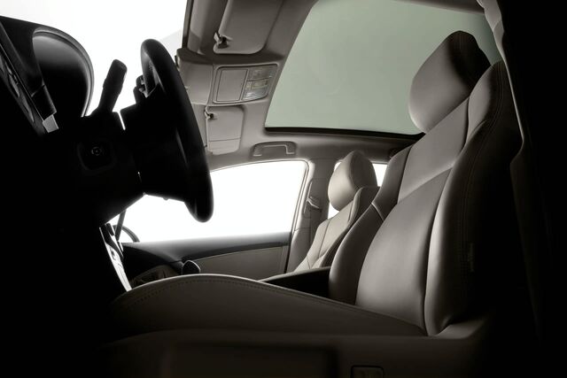 File:Toyota Avensis wagon 3.jpg