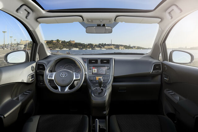 File:Toyota-Verso-S-16.jpg