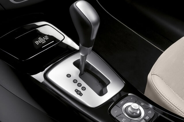File:2011-Renault-Laguna-14.jpg