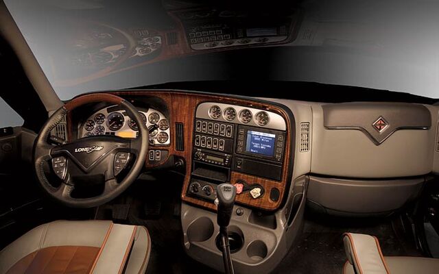 File:163 0802 08z-International loneStar-Interior dash.jpg