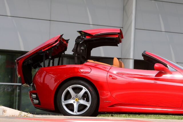 File:17 ferrari cali s.jpg