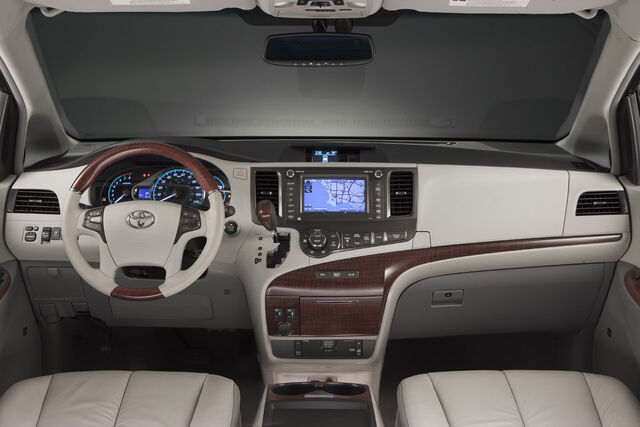 File:2011toyotasienna stock 041.jpg