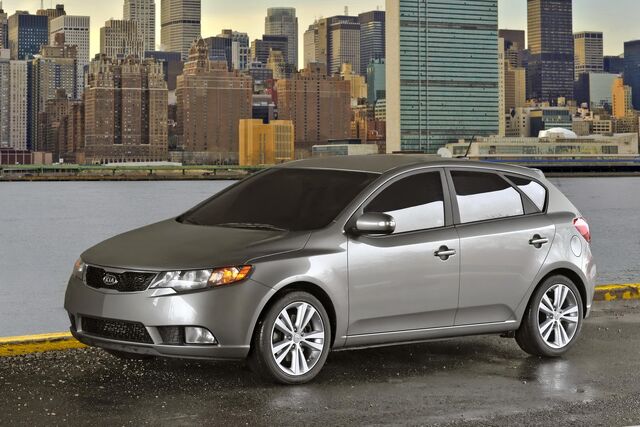 File:2011-Kia-Forte-Hatchback-151.jpg